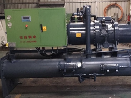 螺杆式冷水机
